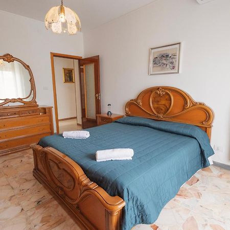 La Casa Della Posta Appartement Vallecrosia Buitenkant foto